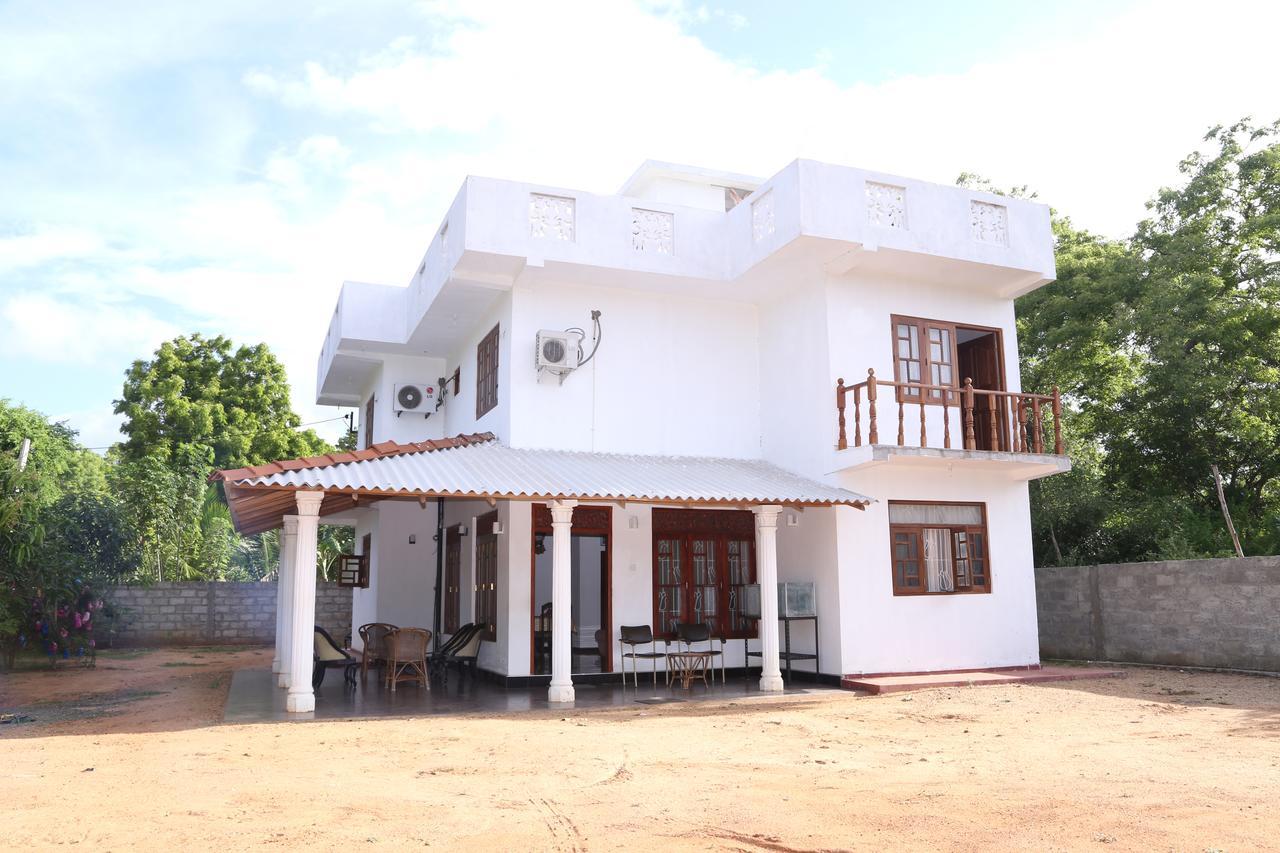 Hotel Whitehouse Tissamaharama Exterior foto
